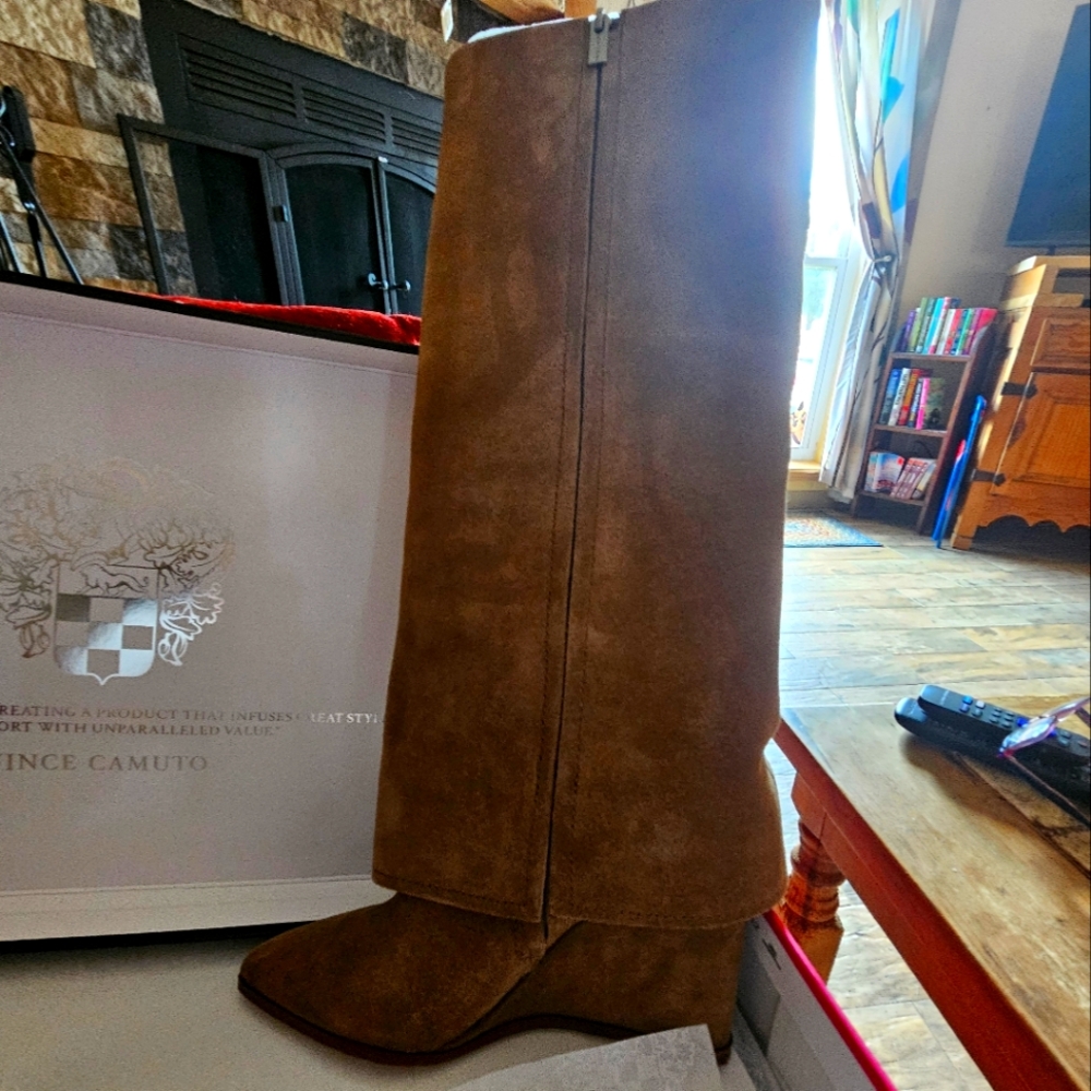 Vincent Camuto suede boots NWT